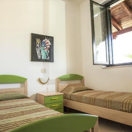 Lovely In With Terrace كامبوفيليتْشّي دي روتْشّي