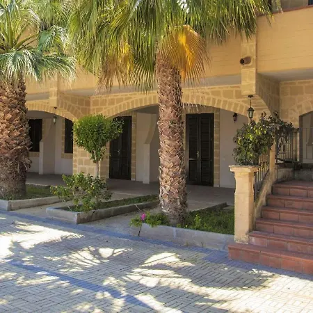Lovely In With Terrace كامبوفيليتْشّي دي روتْشّي